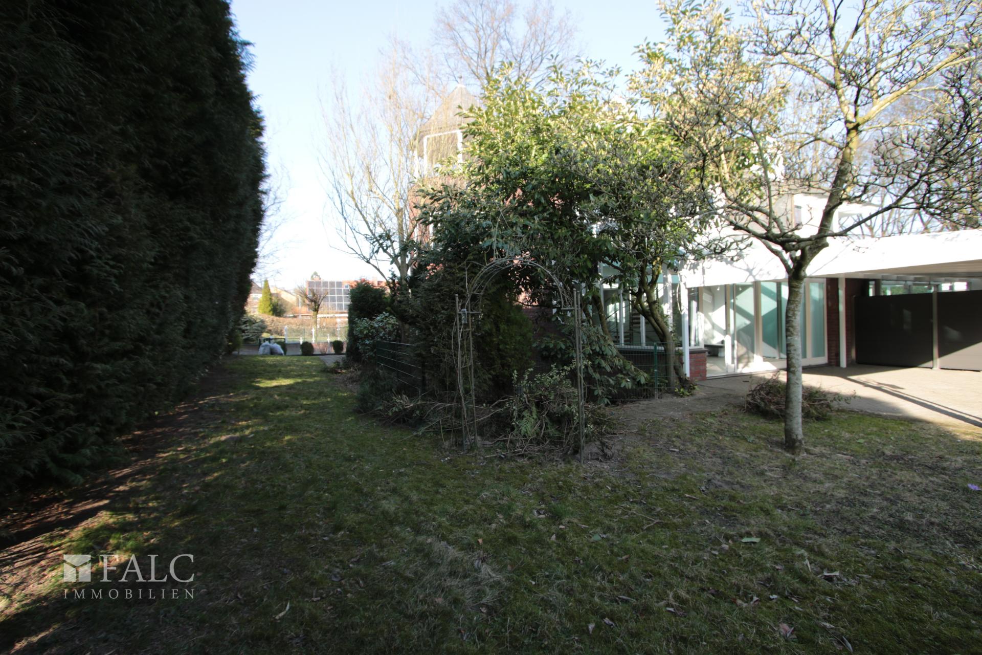 Garten seitlich